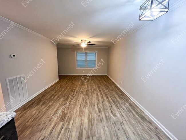 Building Photo - 28 Wells Ln