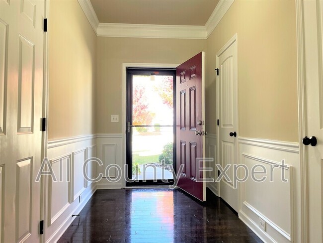 Building Photo - 599 Oakside Pl
