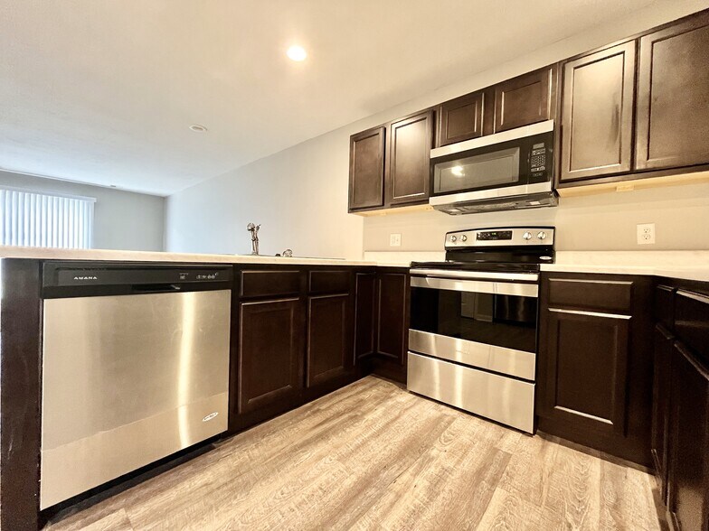 Riverstone Townhomes 303 Baldwin St Jenison MI 49428 Apartment Finder