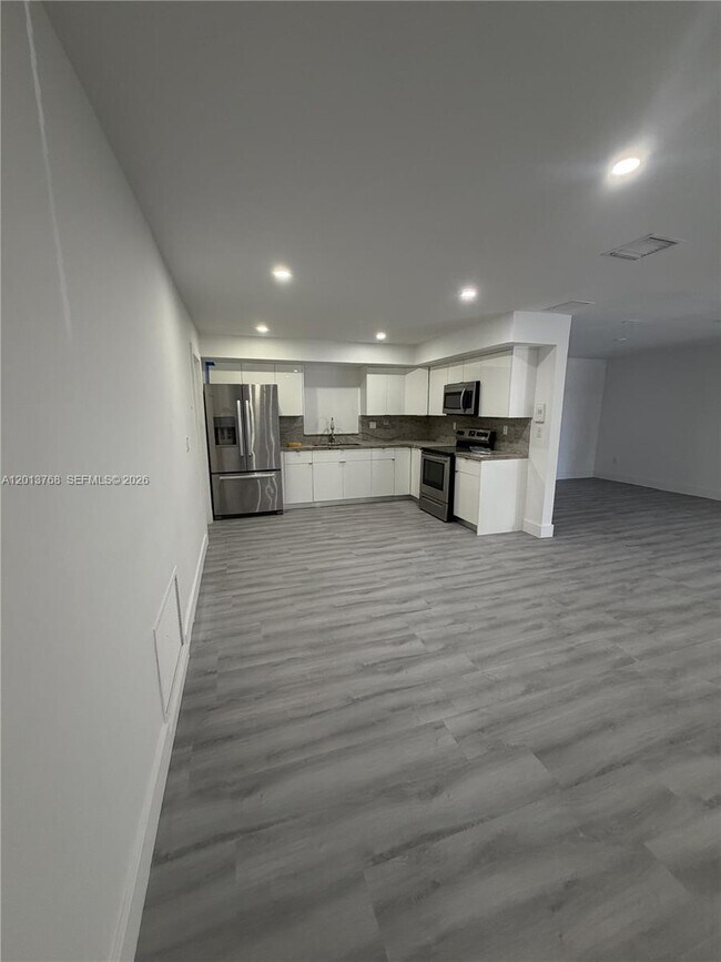 Building Photo - 9401 SW 64th Terrace
