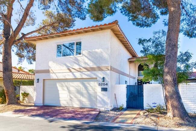 Primary Photo - Stunning Remodeled 4-Bedroom Home in Exclu...