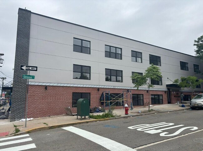 Building Photo - 850 West Side Ave