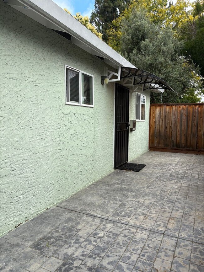 Building Photo - 4817 Hansen Ave