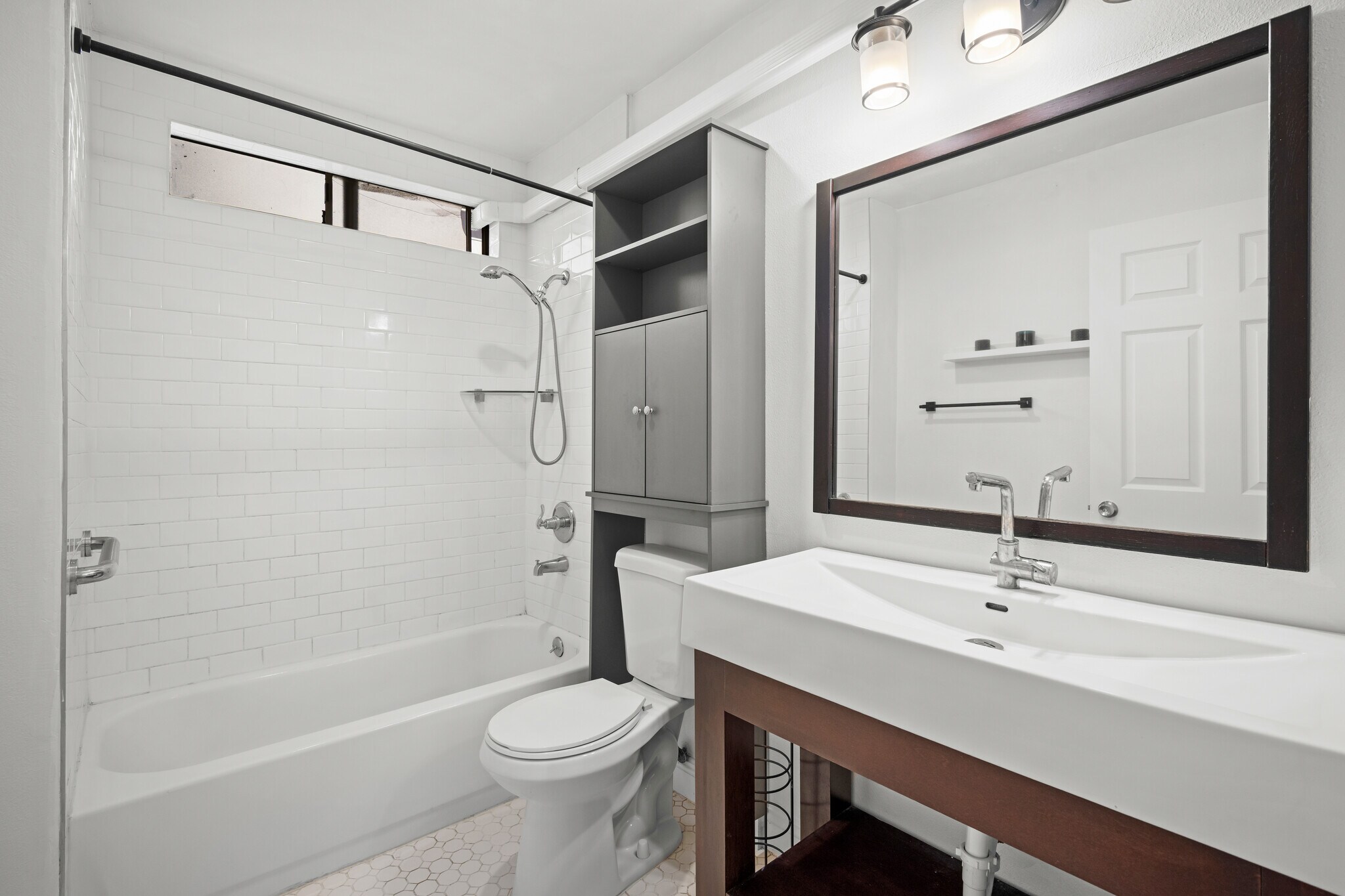 Building Photo - 1116 E Palmer Ave