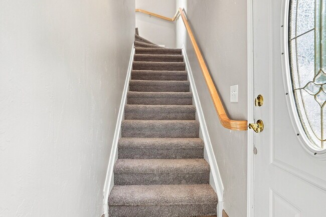 Building Photo - $1,845.95 with $300 Off the first month's rent, 2 Beds - 1 Bath, Single Family Home in Lakewood w...