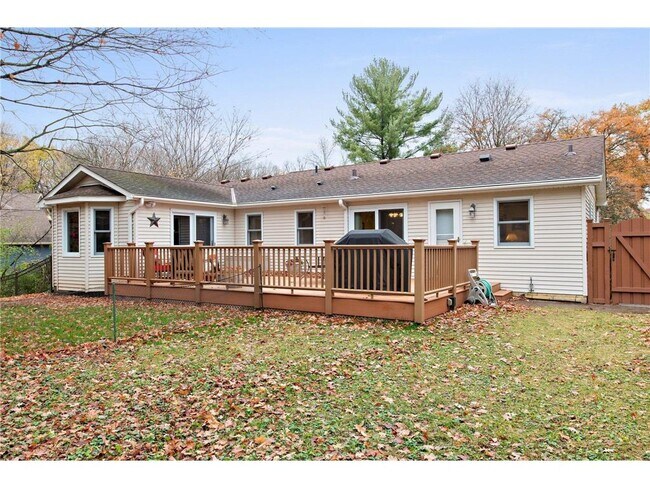Building Photo - 15803 Sunset Rd
