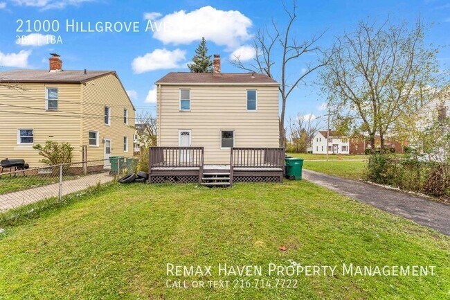 Building Photo - 21000 Hillgrove, Maple Hts - Gorgeous 3 be...
