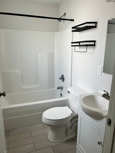 Building Photo - 2703 3rd St