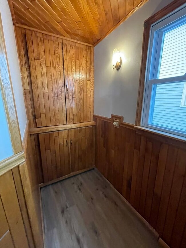 Building Photo - 118 S 8th St