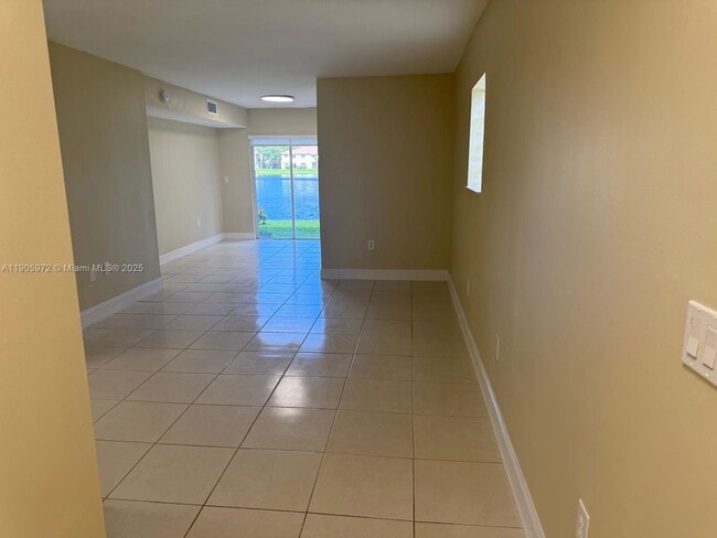 Building Photo - 1261 SE 31st Ct