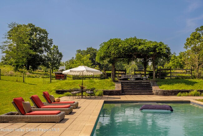 Building Photo - 243 Morton Rd