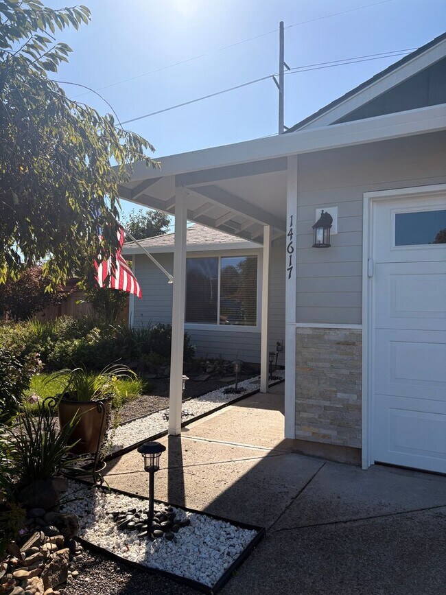 Building Photo - HALF MONTH FREE OF RENT Beautifully Remode...