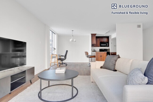Building Photo - 227 E Walton Pl
