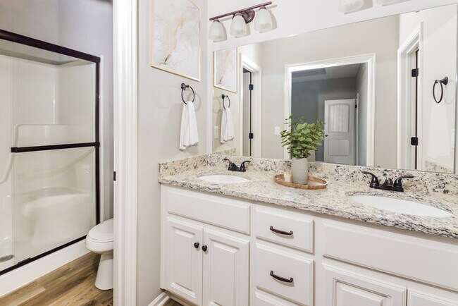 Building Photo - Fantastic 4bd/3ba home! Coming soon!