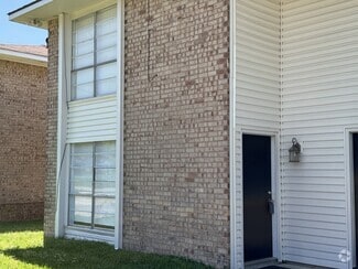 Building Photo - 2630 Kelli Dr