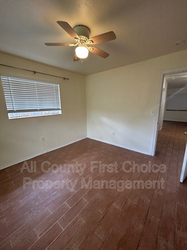 Building Photo - 5115 28th Ave S