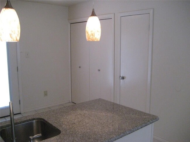 Building Photo - 10806 Lambert Cir