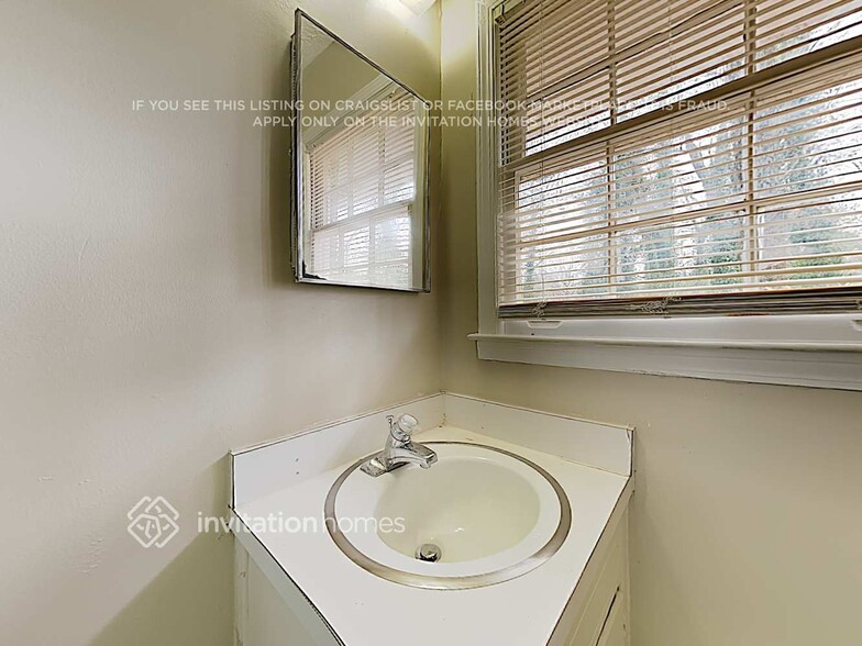 Building Photo - 5676 Crestwood Dr SW