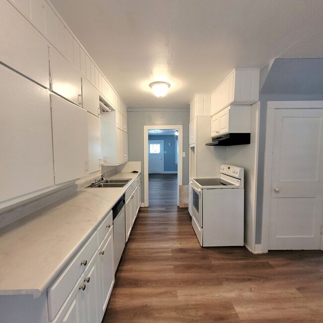Building Photo - Large Updated House with Garage!
