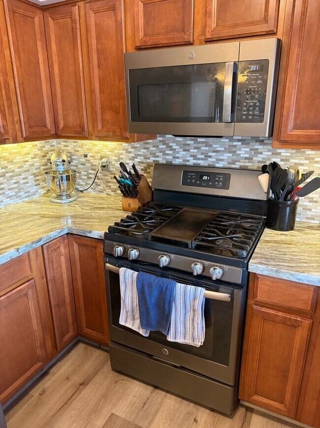 Building Photo - Located in the heart of Spanish Springs