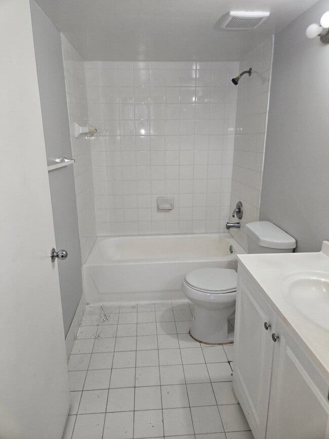 Building Photo - 7832 Sonoma Springs Cir