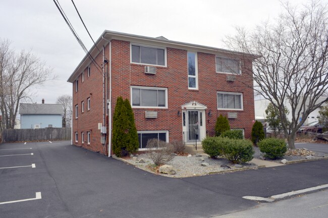 Primary Photo - 145 Magnolia St