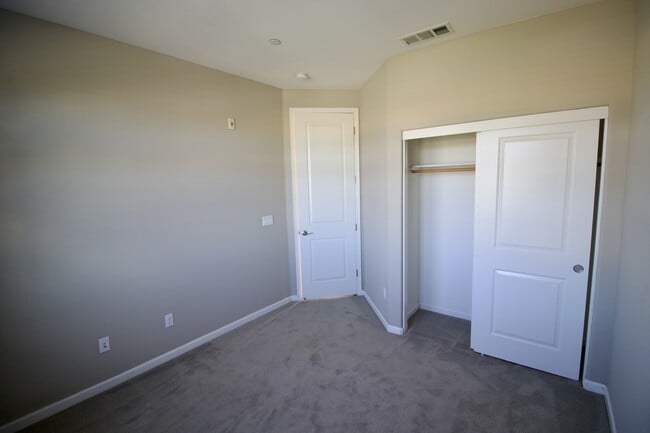 Building Photo - 656 Sea Anchor Dr