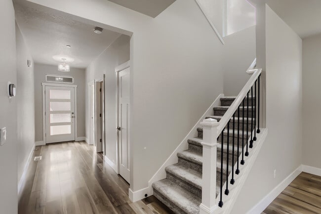 Building Photo - 8516 SW Hamilton Ter