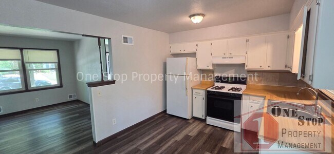 Building Photo - 8713 E 111 St