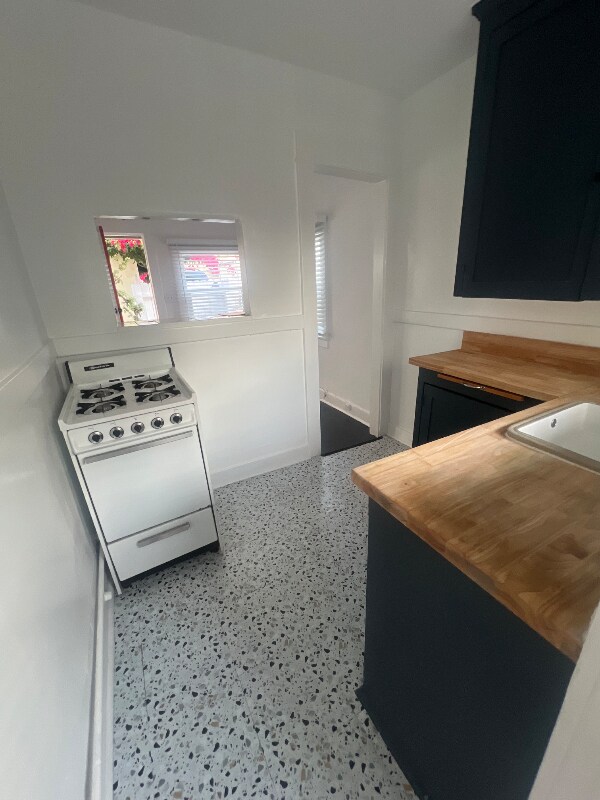 Building Photo - 307 E Bay Ave