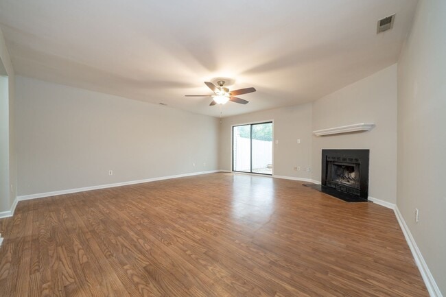 Building Photo - Gorgeous 2 Bedroom, 2.5 Bath Townhome in N Raleigh, Lot of updates!  Pet Friendly!