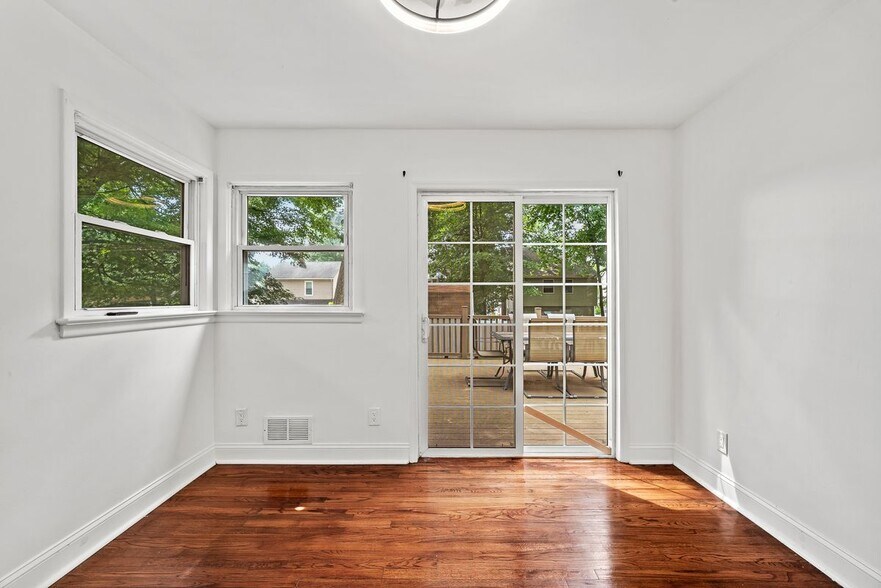 Building Photo - 53 Oneida Ave