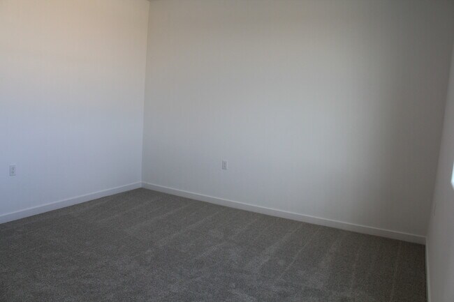 Building Photo - 3319 Golden Trails Ln