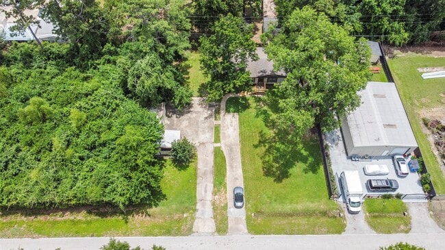 Building Photo - 11023 Forrest Valley Dr