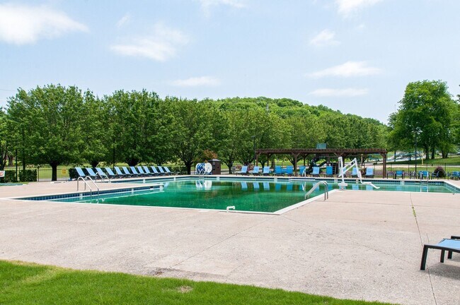 Building Photo - Stunning 3BR/2BA home in the desirable Temple Hills Golf Community!