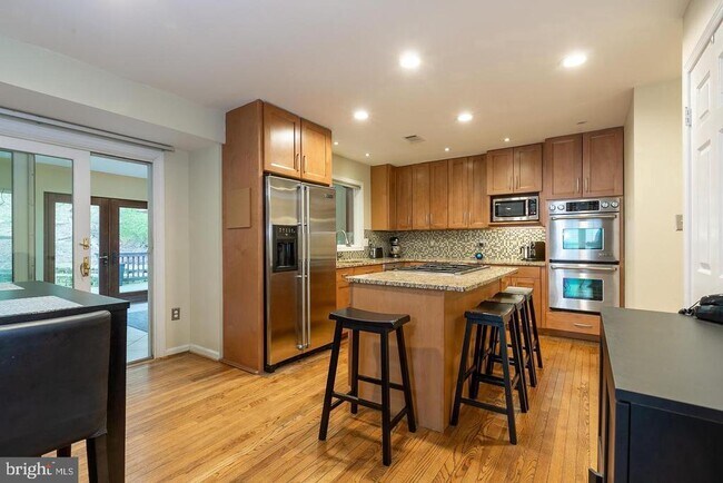 Building Photo - 1700 Abbey Oak Dr