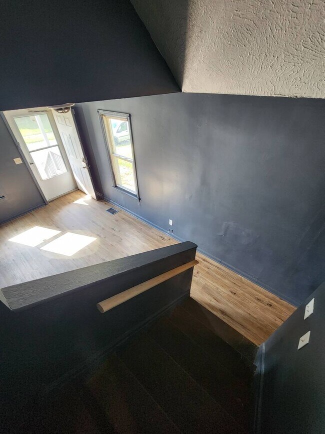 Building Photo - Charming 3-Bedroom Property in Prime Location