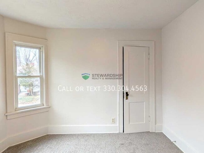 Building Photo - 1412 16th St NW