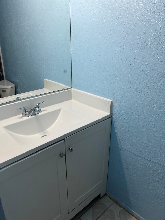 Building Photo - 8405 Wilcrest Dr