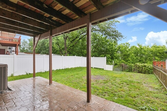 Building Photo - 3B/4B Townhome in Phoenixville!