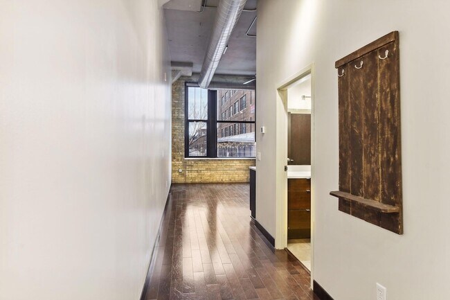 Building Photo - 618 N Washington Ave