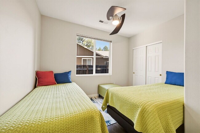 Building Photo - Furnished 3-Bedroom Home in Southwest Bend with Yard Care Included