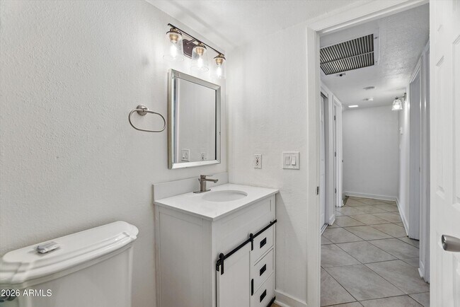Building Photo - 7126 N 19th Ave