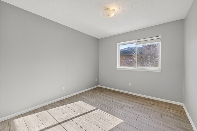 Building Photo - 14035 Utopia Dr