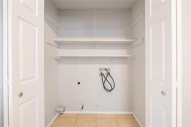 Building Photo - 211 Sport Clips Wy