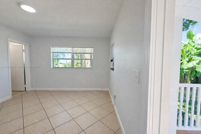 Building Photo - 1525 NE 110th Terrace