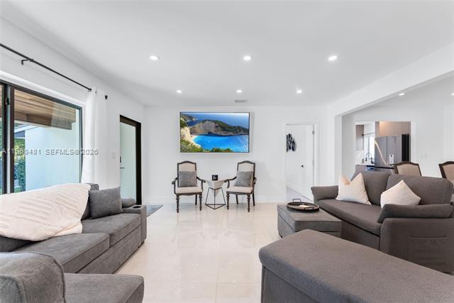 Building Photo - 231 NE 45th St