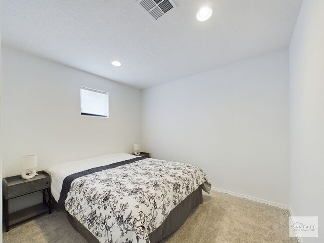 Building Photo - Two Level Pulte Townhouse Available Soon!