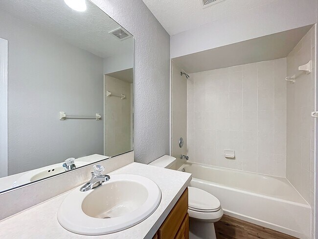 Building Photo - 2 Bedroom, 2 Bath | Lake Community | Dock & Boat Ramp Access