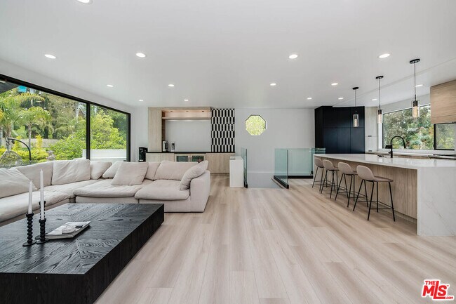 Building Photo - 4961 Marmol Dr
